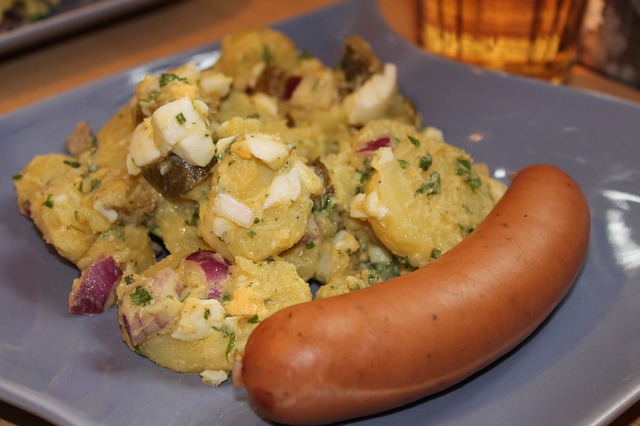Kartoffelsalat mit Würstchen